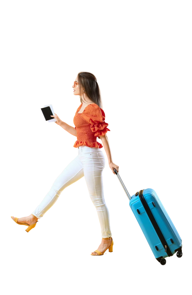 Mujer turista llevando su equipaje a Look a Locker | Consignas Madrid 24h por y para viajeros