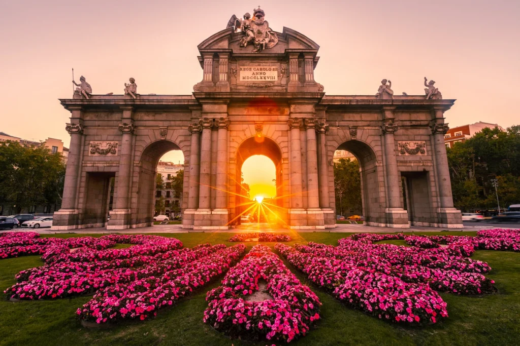 Dónde hacer fotos en Madrid: Puerta de Alcalá en Primavera