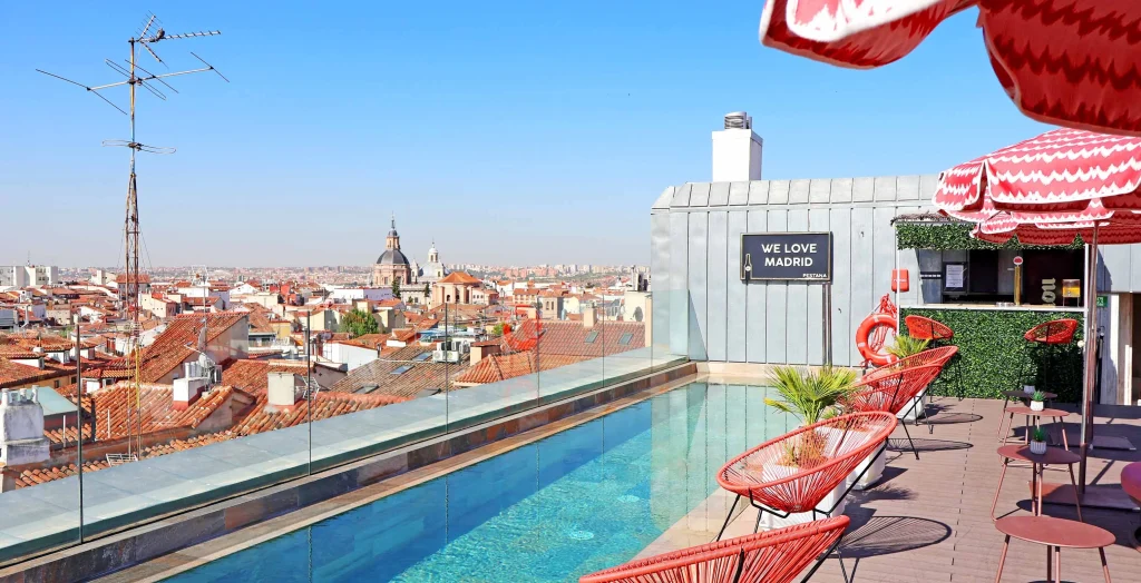 Piscinas en azoteas de Madrid: Pestana Plaza Mayor