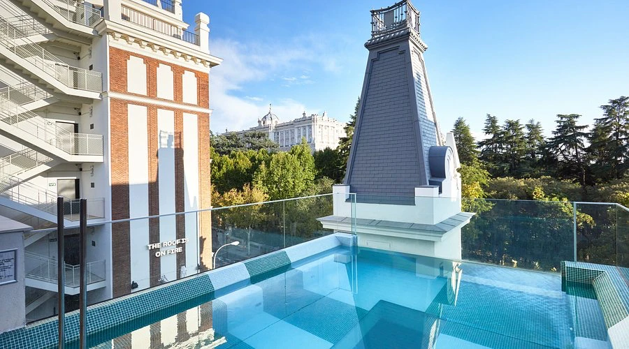 Piscinas en azoteas de Madrid: The social Hub