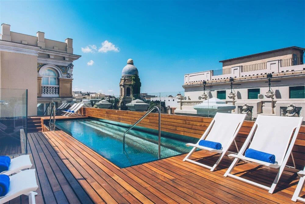 Piscinas en azoteas de Madrid: Iberostar Las Letras