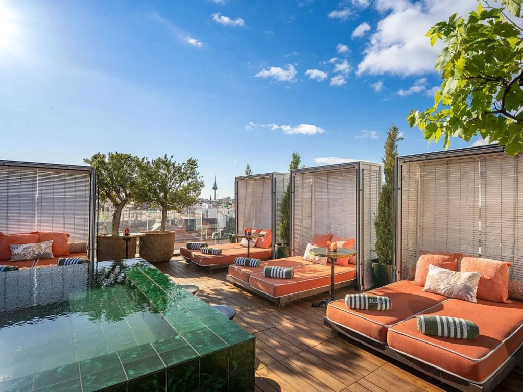 Piscinas en azoteas de Madrid: Bless Hotel Madrid