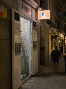 foto exterior establecimiento look a locker de noche