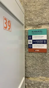 vista cercana de una taquilla de look a locker